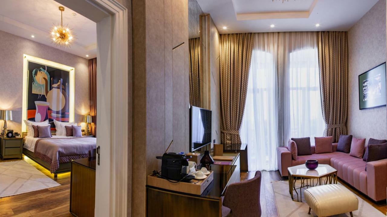 Boutique hotel baku. Баку отель Art Gallery. Бутик отель галерея. Boutique Hotel Avenue Азербайджан Баку. M Gallery бутик отель.